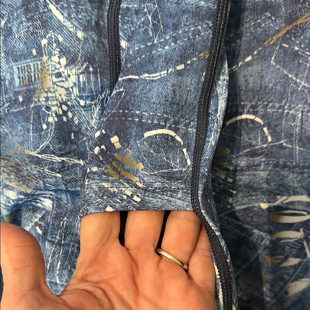 Blue Abstract Patterned leggings - Picture 3 of 3